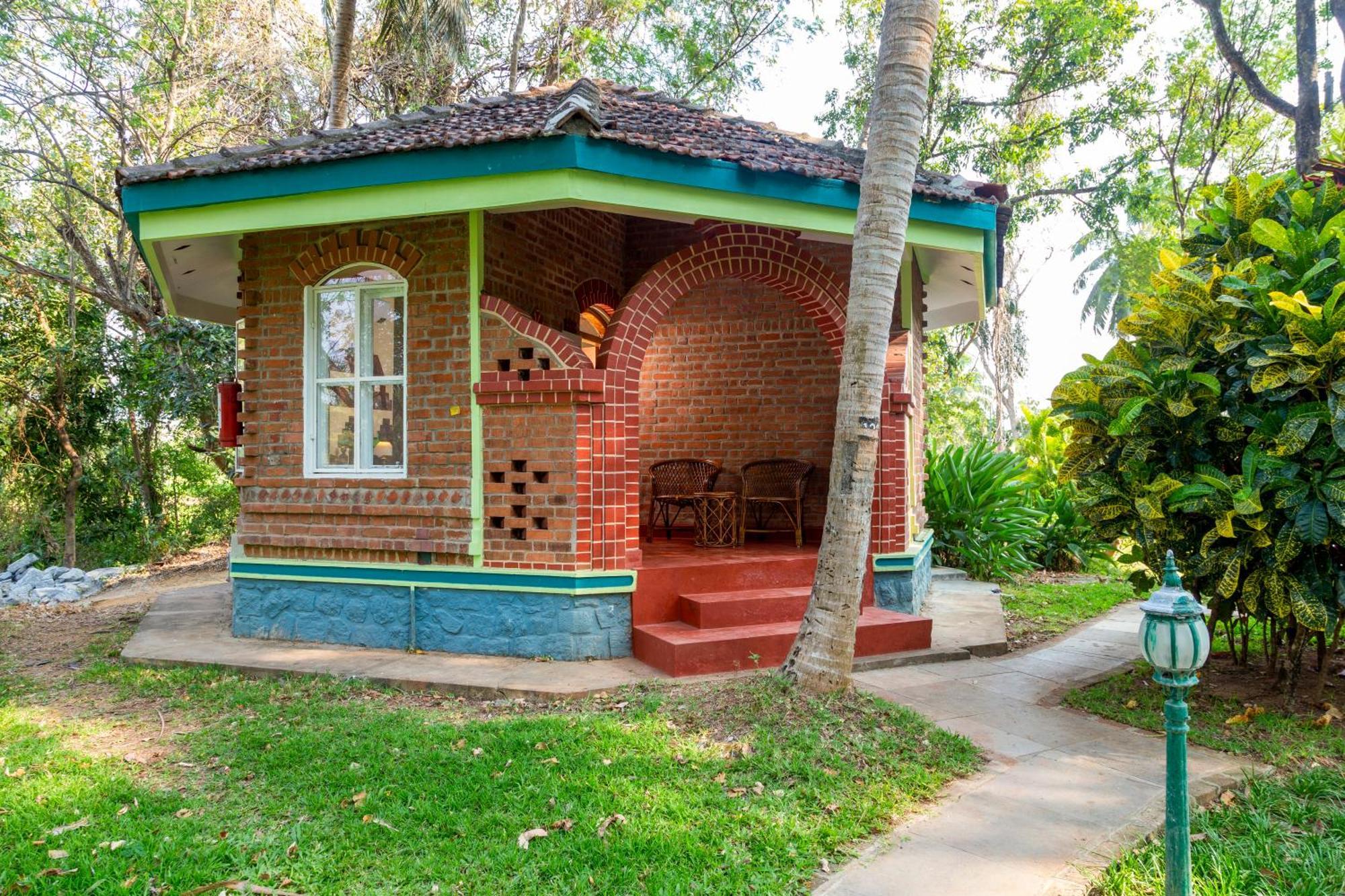 Kairali - The Ayurvedic Healing Village Палакад Екстериор снимка