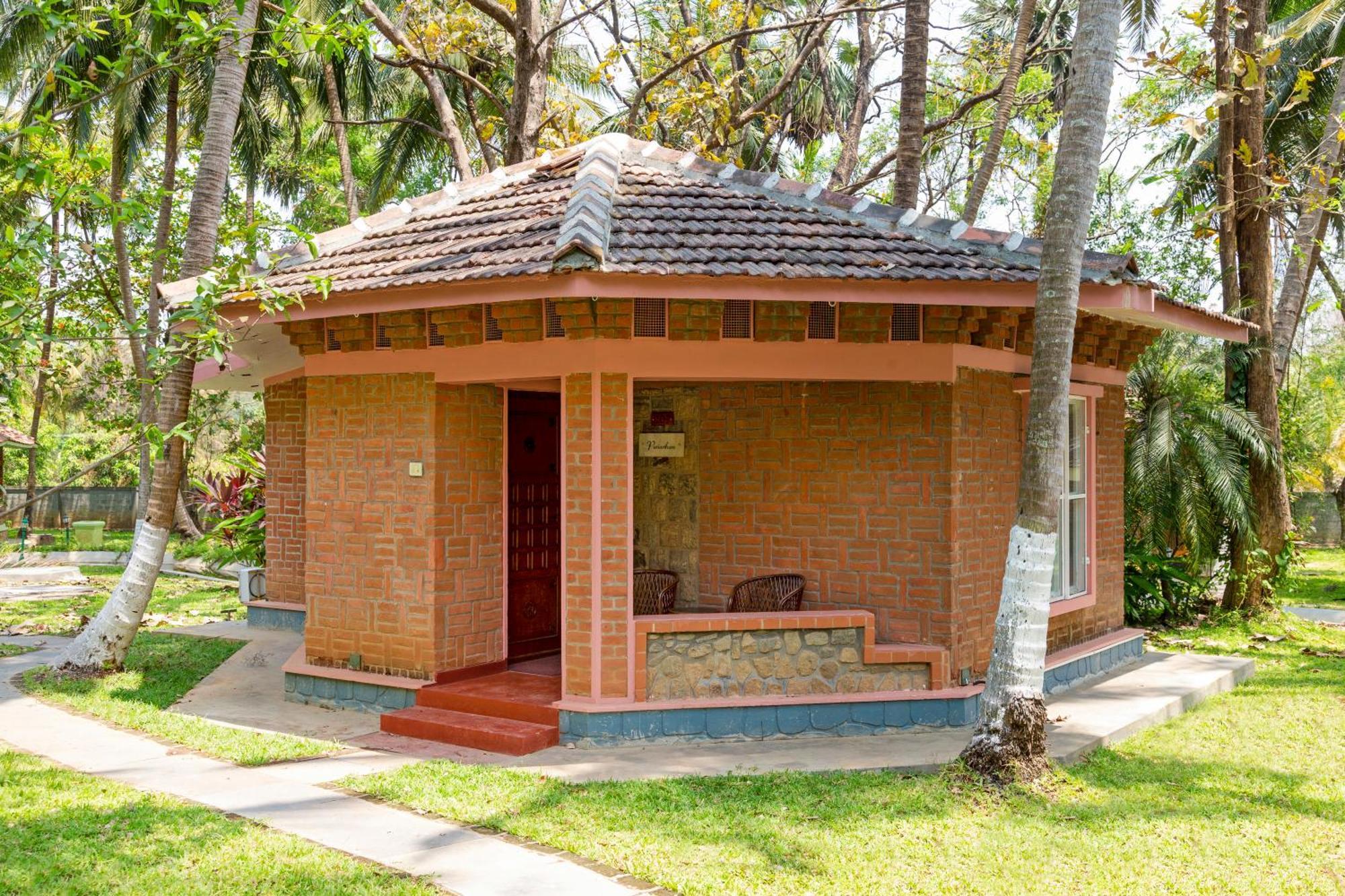 Kairali - The Ayurvedic Healing Village Палакад Екстериор снимка