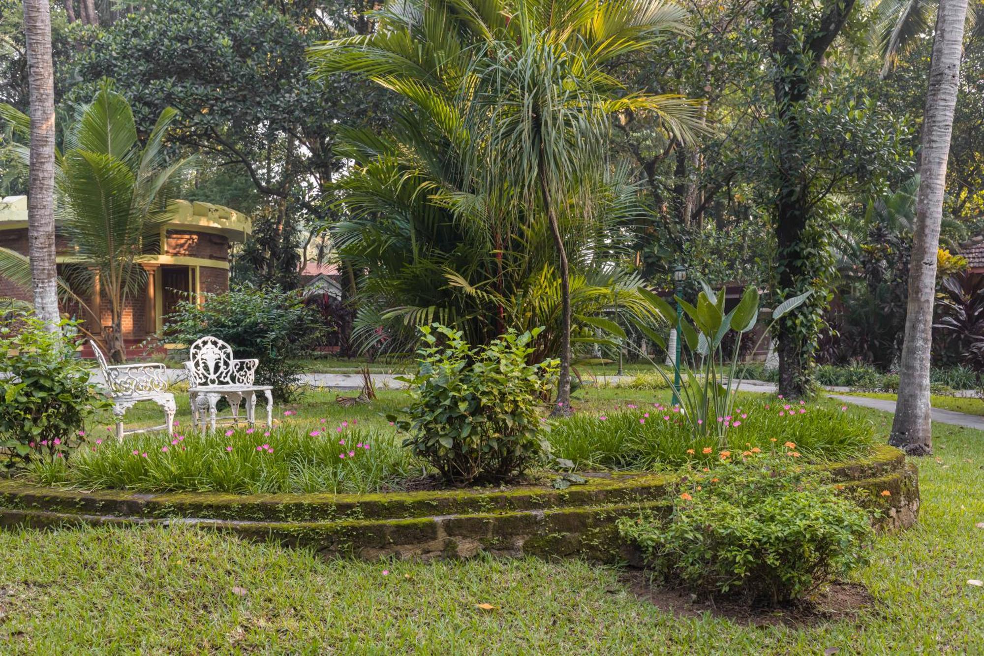 Kairali - The Ayurvedic Healing Village Палакад Екстериор снимка