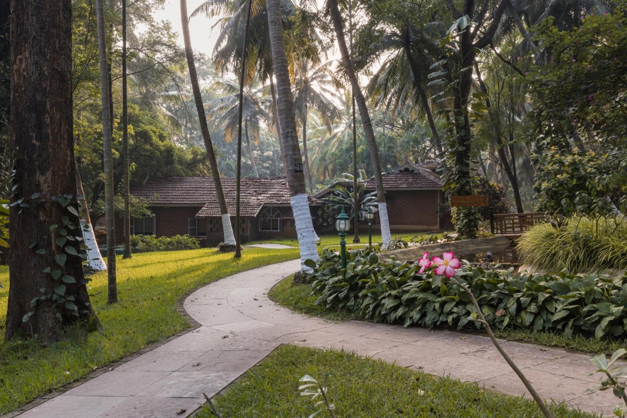 Kairali - The Ayurvedic Healing Village Палакад Екстериор снимка